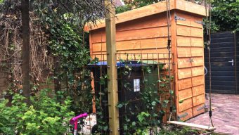 Tuinaanleg, harmonicadoek op pergola Overveen