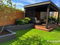 stijlvolle tuin met veranda