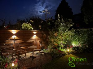Sfeervolle tuinhuis met overkapping op maat gebouwd in Overveen