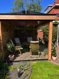 Zonnepanelen op overkapping